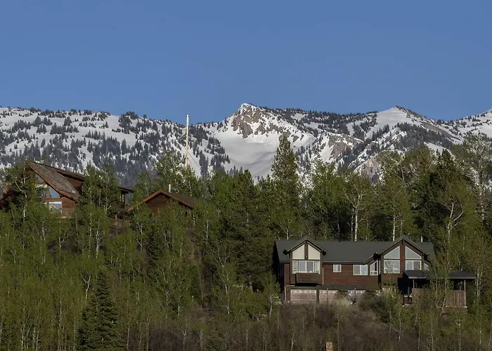 Scenic Ridge With Panoramic Mountain Views Near Alpine, Utah *