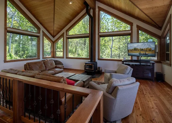 Scenic Ridge With Panoramic Mountain Views Near Alpine, Utah *