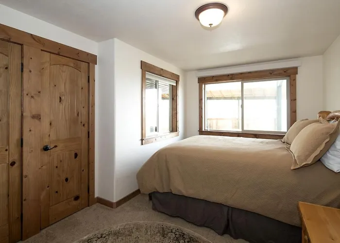 Scenic Ridge With Panoramic Mountain Views Near Alpine, Utah Holiday home